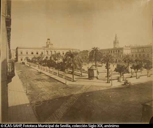 foto histórica de la plaza nueva de sevilla