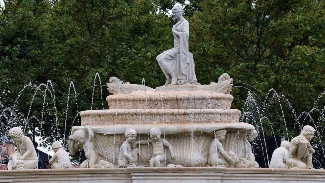 fuente de hispalis en la puerta de jerez